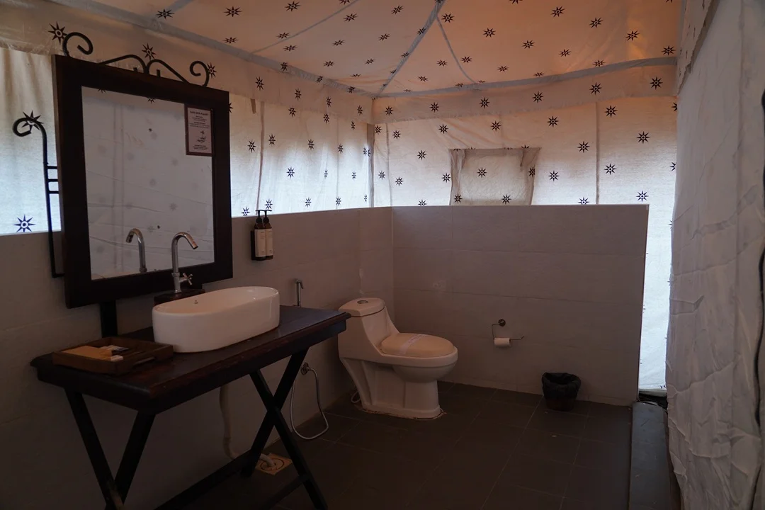 Deluxe Tent Washroom